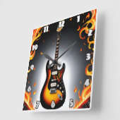 Een vurige gitaar die in de schijnwerpers staat vierkante klok (Hoek)