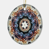 Een vuurring (kleurrijk patroon) keramisch ornament (Links)