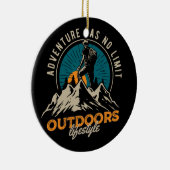 Een wandelaar klimt naar de top van de berg keramisch ornament (Rechts)