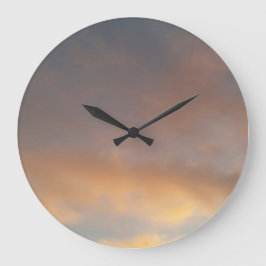 Een wandeling in de wolken 2 Roze wolken in een bl Grote Klok