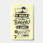 Een wandeling op het strand is altijd een goed ide badge (Achterkant)