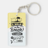 Een wandeling op het strand is altijd een goed ide sleutelhanger (achterkant)