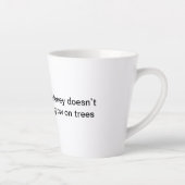 Een warme omhelzing in een kopje latte mok (Rechts)