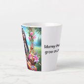 Een warme omhelzing in een kopje latte mok (Voorkant)