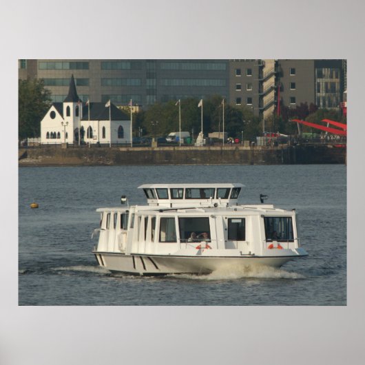 Een waterbus in Cardiff Bay Poster (Voorkant)
