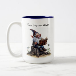 Een waterverfschilderij van een schattige kabouter tweekleurige koffiemok