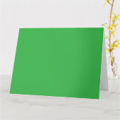 Een weelderig landschap gevuld met dichte groene b kaart (Gele Bloem)