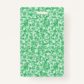 Een weelderige, groene varen met delicate, boogvor badge (Achterkant)