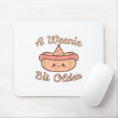 Een Weenie wat ouder is een Schattige en grappig h Muismat (Met muis)