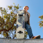 Een weg en Trees op de Japanse stijl van de Beach Persoonlijk Skateboard<br><div class="desc">Een weg en Trees op het Japanse de stijlskateboard van de Beach. Een blauw en wit-gekleurd pad op het strand in de Japanse stijl. Een spoor door het bos aan de Middellandse Zee.</div>