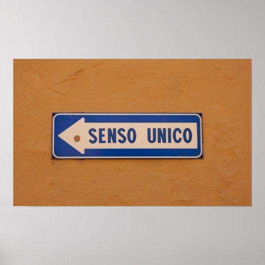 Een weg in de Italiaanse straat Senso Unico. Poster (Voorkant)