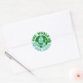 Eén wereld-één-liefdesvrede op aarde ronde sticker (Envelop)