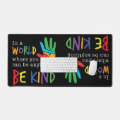 Een wereld waarin je alles kunt zijn, uniek is bureaumat (Keyboard & Muis)