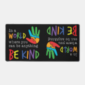 Een wereld waarin je alles kunt zijn, uniek is bureaumat (Voorkant)