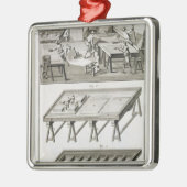 Een werkplaats en gereedschap van de spiegelmaker, metalen ornament (Links)