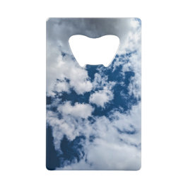 Een werveling in de wolken creditkaart flessenopener