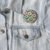 Een Whimsicale Pastelkleurige Donut Droom Ronde Button 5,7 Cm (In situ)