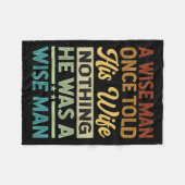 Een wijs Man vertelde ooit zijn vrouw niets dat hi Fleece Deken (Voorkant (Horizontaal))