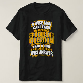 Een wijze man leert meer — Dwaas vragen stellen. T-shirt