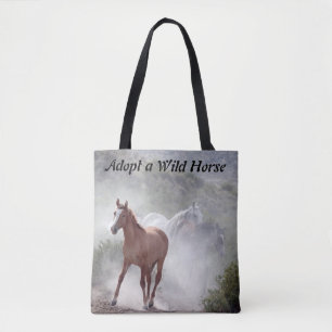 Een wilde paard aannemen tote bag
