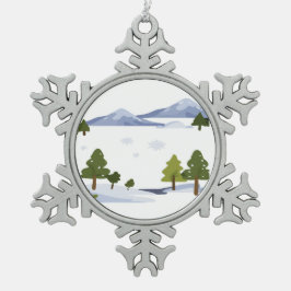 Een winter wonderland scène met besneeuwde bomen, tin sneeuwvlok ornament