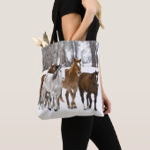Een winters landschap van hardlopen tote bag (Dichtbij)