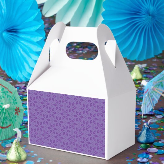 Een wit inpakpapier met een herhalend patroon van bedankdoosjes (Feest)