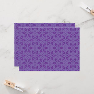 Een wit inpakpapier met een herhalend patroon van kaart