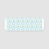 Een witte achtergrond met blauwe bloemen en groene naamplaatje (Voorkant)