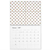 Een witte achtergrond met bruine stippen kalender (Feb 2027)