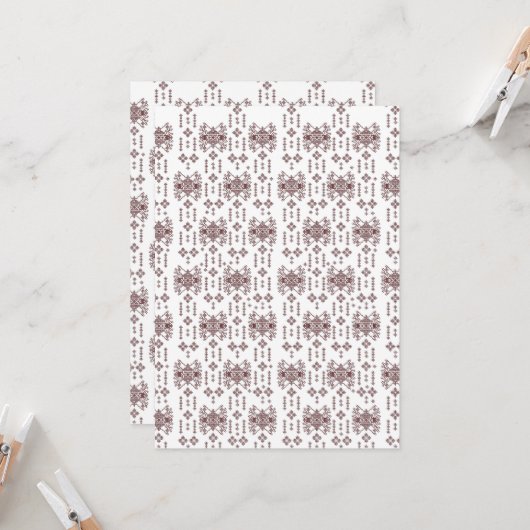 Een witte achtergrond met een rood patroon erop kaart (Voorkant / Achterkant in situ)