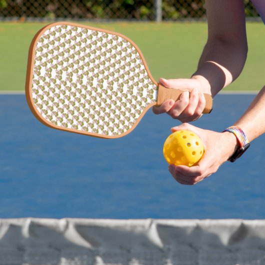 Een witte achtergrond met groene bladeren erop pickleball paddle (Insitu)