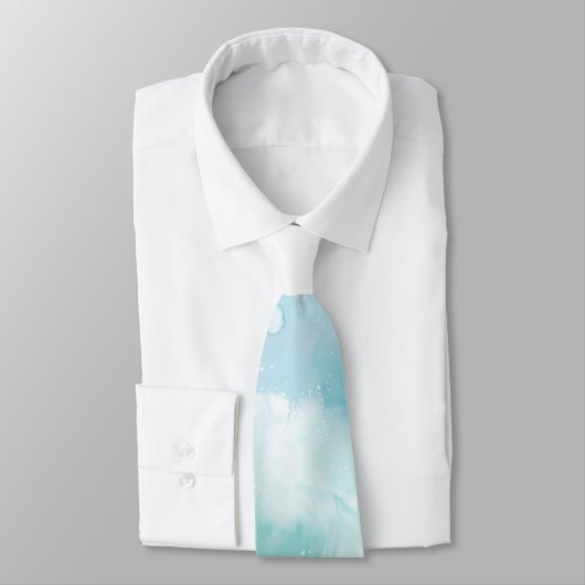 Een witte das heeft een zachte, pastelblauwe tint (Gebonden)