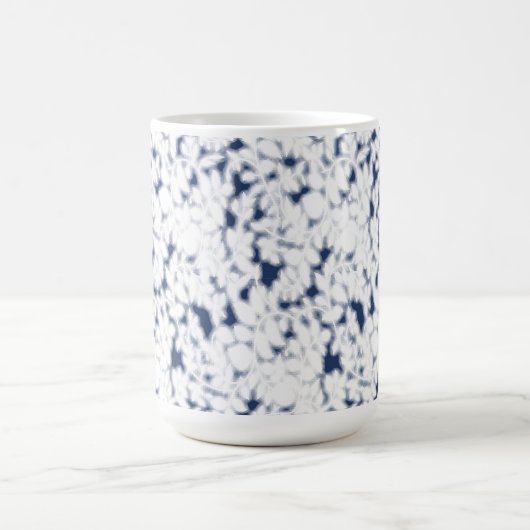 Een witte en blauwe achtergrond met een patroon magische mok (Midden)