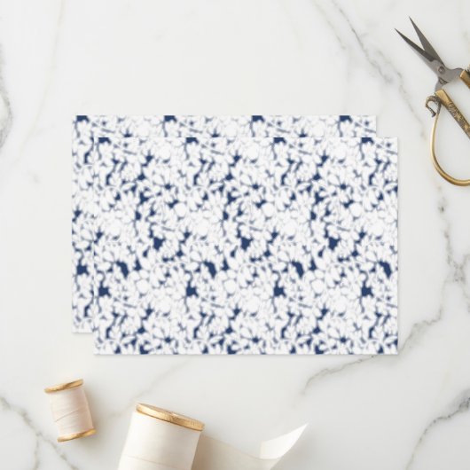 Een witte en blauwe achtergrond met een patroon programmakaart (Voorkant / Achterkant in situ)