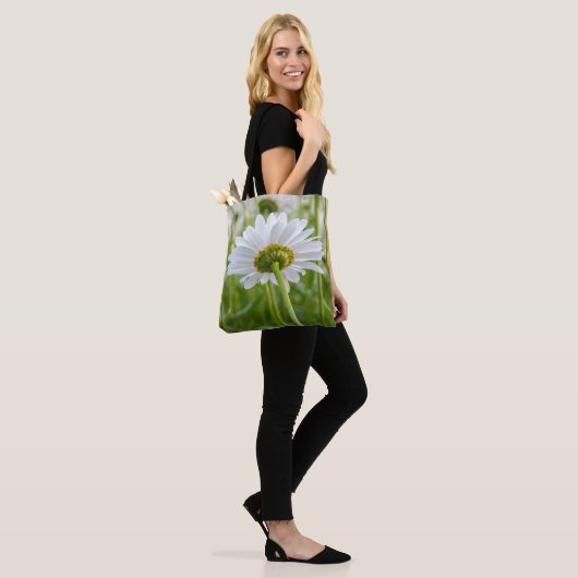één witte maaltijd in het veld tote bag (Op model)