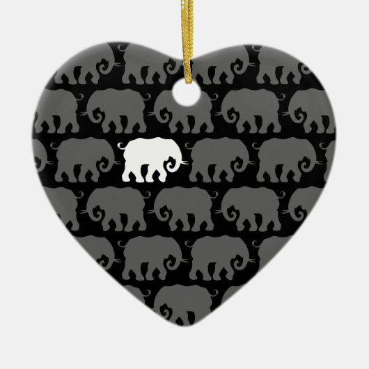 Eén witte olifant in een kudde keramisch ornament (Voorkant)