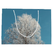 Een witte wilg tegen een wolkenloze blauwe hemel groot cadeauzakje (Achterkant)