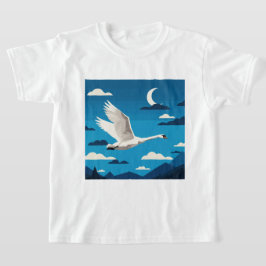 Een witte zwaan die in de nachtelijke hemel vliegt t-shirt