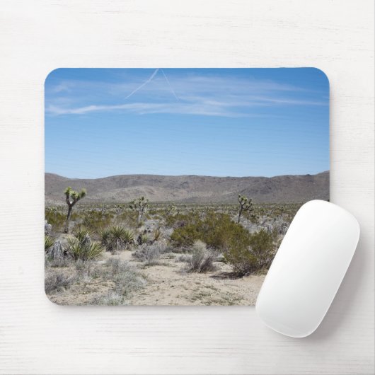 een woestijnlandschap met wat cactusbomen rond muismat (Met muis)