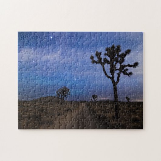 Een woestijnweg en Joshua Trees bij nacht Legpuzzel (Horizontaal)