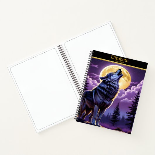 Een wolf huilt bij volle maan op een schetsboek notitieboek (Binnen)