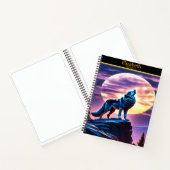 Een wolf huilt bij volle maan op een schetsboek notitieboek (Binnen)