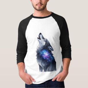Een wolf huilt naar een sterrenstelsel t-shirt