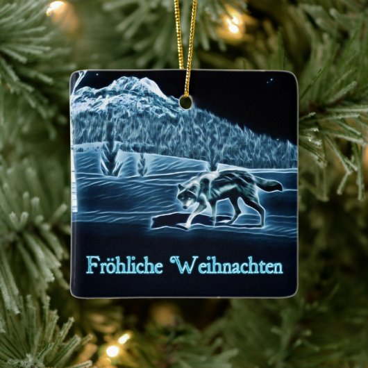 Een wolf op sneeuw - Fröhliche Weihnachten Keramisch Ornament (Boom)