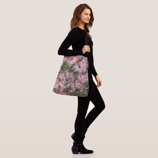 Een wolk van roze Frangipani, schouder Canvas tas (Op model)