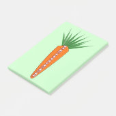 Een wortel voor de kerstrendierpost schrijft op de post-it® notes (Schuin)