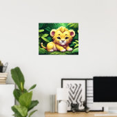 Een Yellow Lion Cub in het Oerwoud Poster (Thuiskantoor)