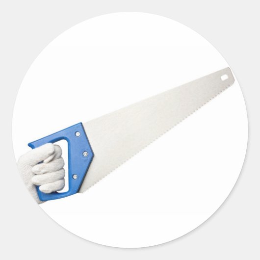 Een zaag vasthouden ronde sticker (Voorkant)