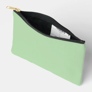 Een zachte bleke groene achtergrond vult de afbeel etui